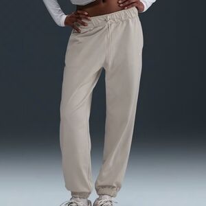 Nike Women's Loose Fit Midrise Cream Drawsring Heavy Cotton Joggers Size XL NWT